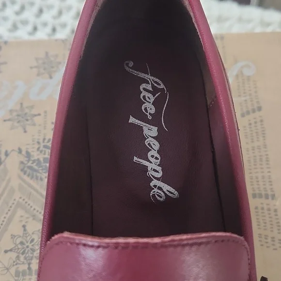 Free people Lyra lug sole Loafer design in a smooth, buttery leather and bumped- - Picture 5 of 7